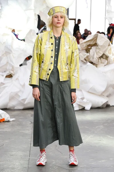 Look 16